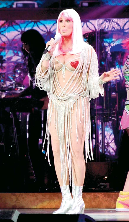 Diva şi-a lipit provocator inimioare pe sfârcuri (Photoland WENN)