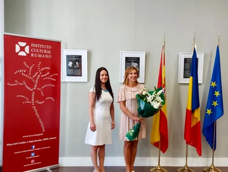 Carmen Iohannis rochie Institutul Cultural Roman de la Madrid (2) jpg
