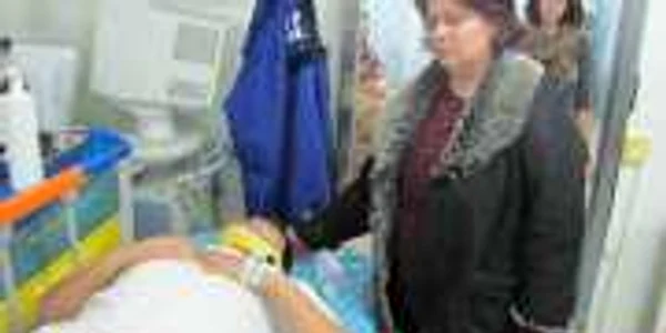 Oscar așteaptă cu nerăbdare, alături de mama sa, să poată pleca pe picioarele sale din spital
