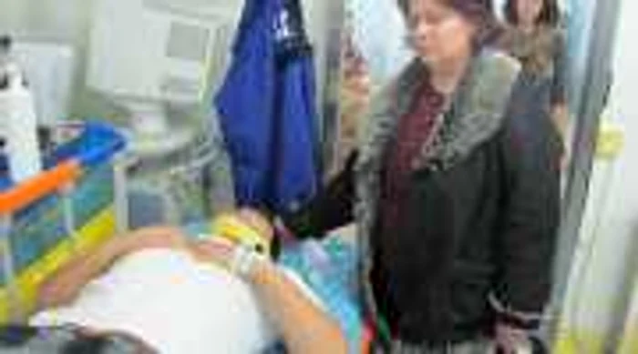 Oscar așteaptă cu nerăbdare, alături de mama sa, să poată pleca pe picioarele sale din spital
