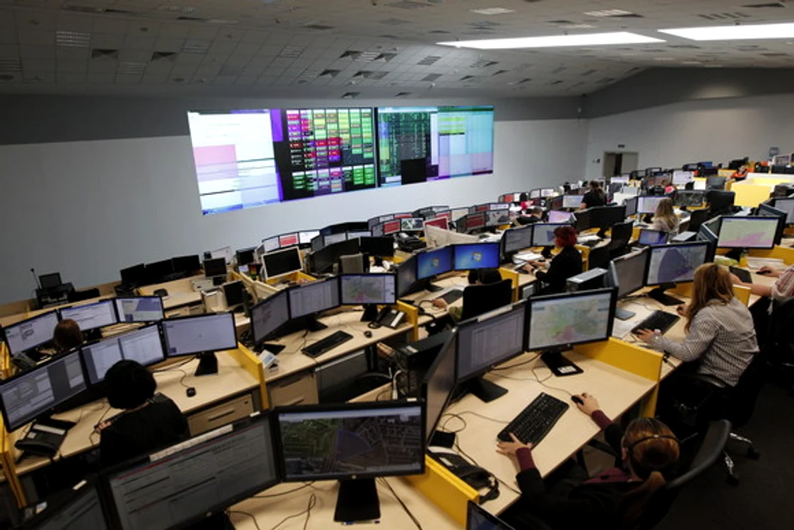 Operatorii de la 112 primesc nenumărate apeluri, iar multe dintre ele s-au dovedit că n-au legătură cu vreo urgență Foto: Eduard Enea