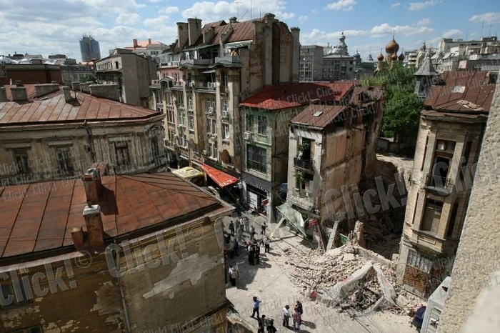 Clădirea prăbuşită în Centrul Vechi nu era locuită. (Foto: Dorin Constanda)