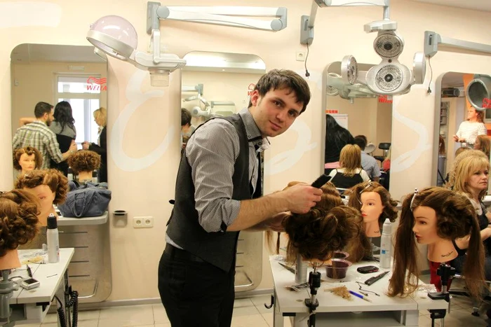Hair-stylingul este cea mai mare pasiune a lui Andrei
