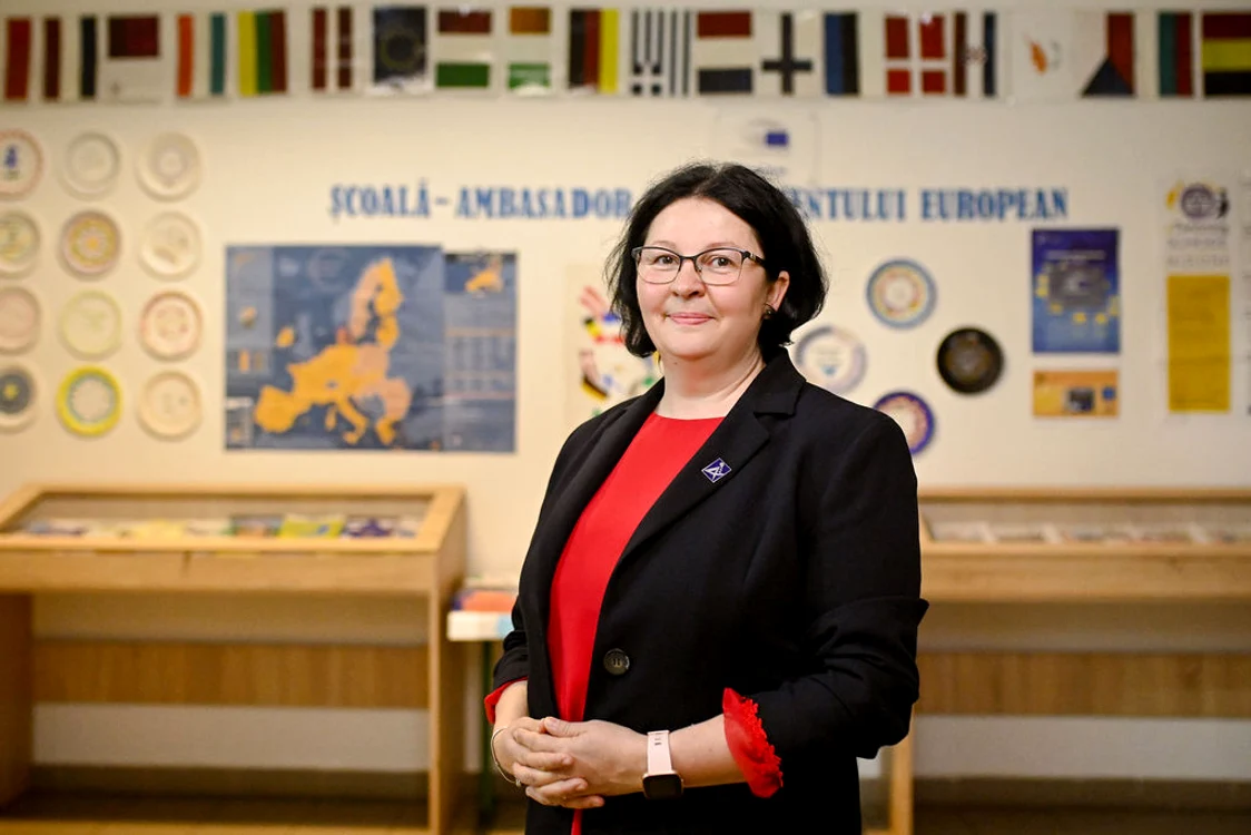 Emese a scris o carte alături de o colegă despre experiența orelor online FOTO proiectulmerito.ro