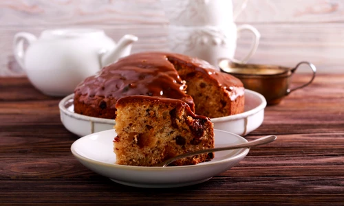 Tort cu caramel si curmale  Sursa foto shutterstock 1253436871 jpg