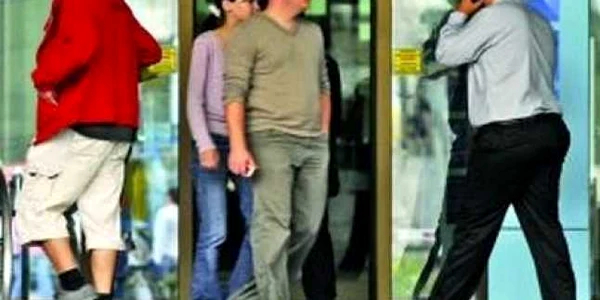 Cluj: Datornici cu „risc maxim” pentru opt lei - Revista presei locale