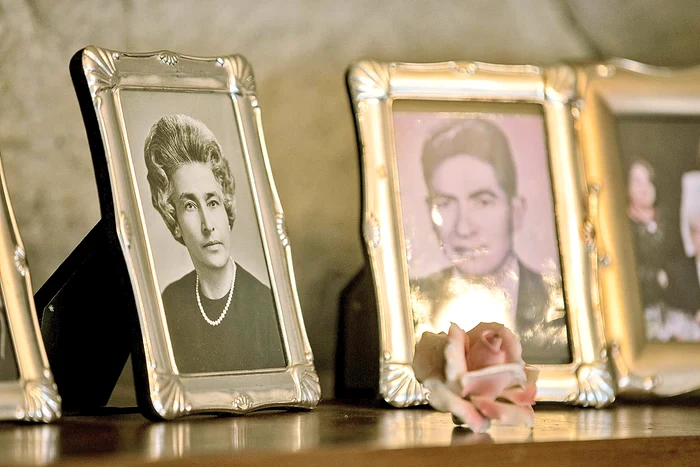 Păstrează  cu sfiinţenie  tablourile  din anul în  care s-au  cunoscut