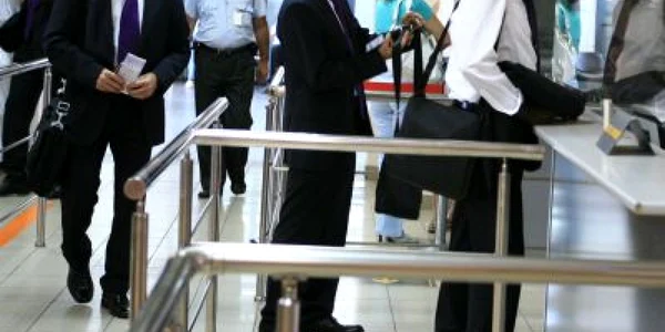 Timişoara: "Poli" resimte criza şi face economie la avion