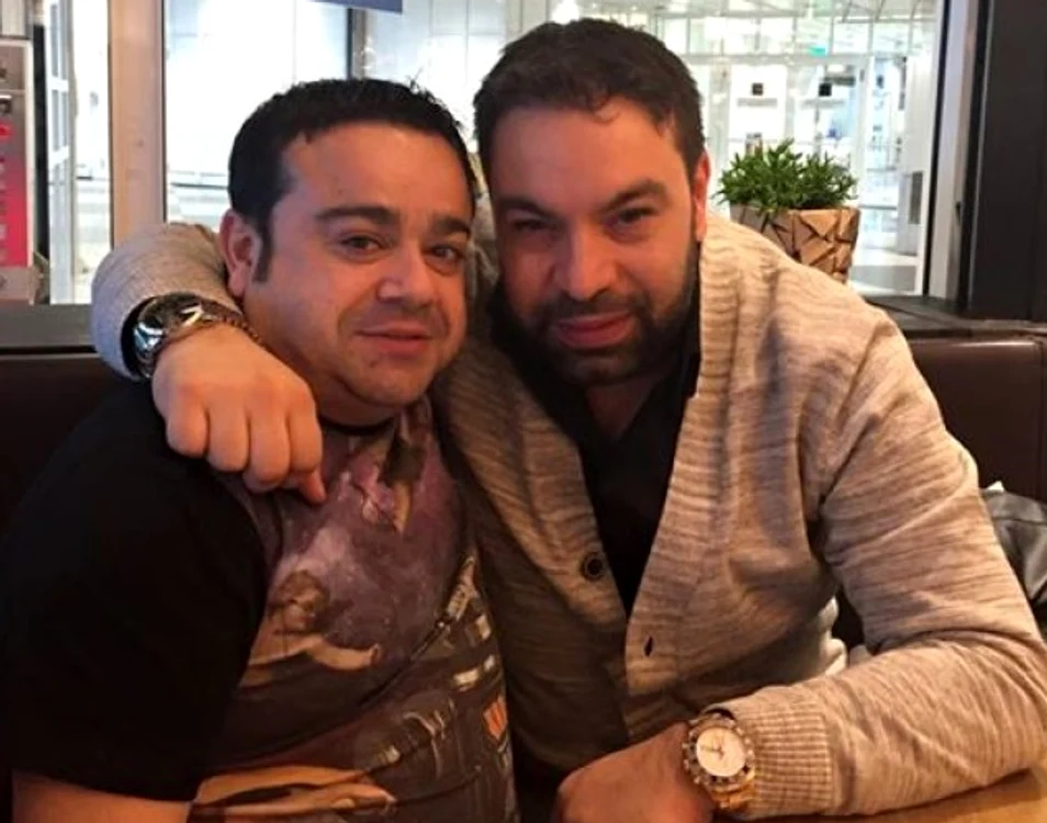 
    Florin Salam îşi etalează mereu ceasurile scumpeFoto: Arhiva personală  