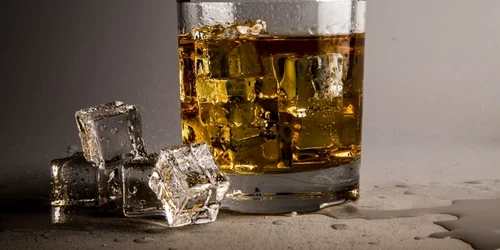 Whiskey ul, apa vieţii jpeg