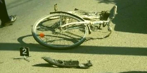Hunedoara: O biciclistă a fost lovită de un Audi pe drumul naţional Deva – Arad