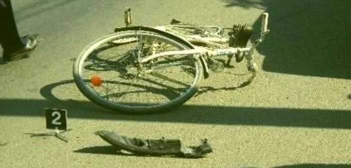 Hunedoara: O biciclistă a fost lovită de un Audi pe drumul naţional Deva – Arad