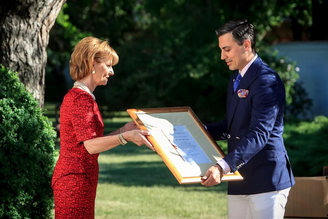Alex Ciucu este designerul Casei Regale a României și a fost premiat de Majestatea Sa Margareta, Custodele Coroanei