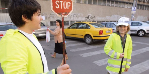 Copiii respectă cu mai multă stricteţe regulile de circulaţie decât adulţii 