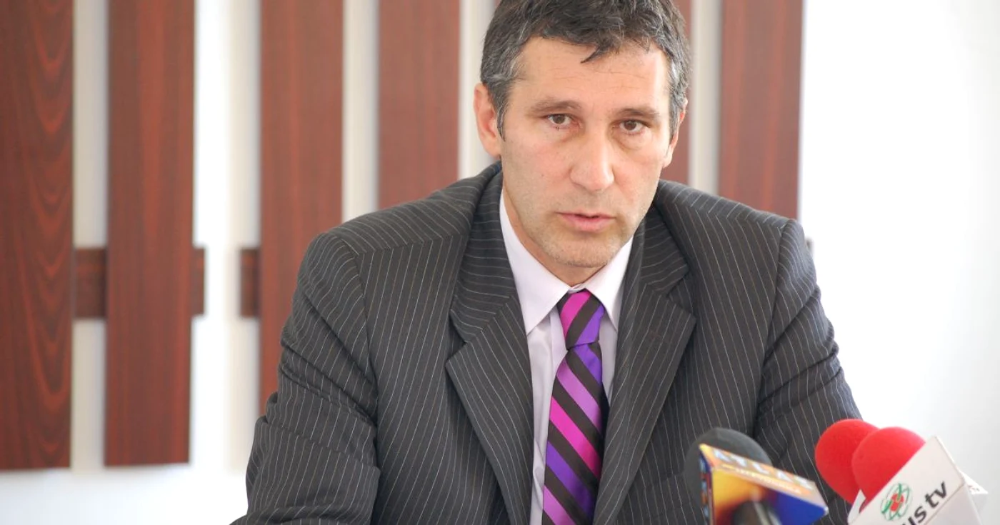 : Mihai Copaci susţine că nu îl afectează cu nimic bizara incompatibilitate. Foto: D.L.