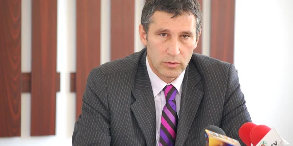 : Mihai Copaci susţine că nu îl afectează cu nimic bizara incompatibilitate. Foto: D.L.
