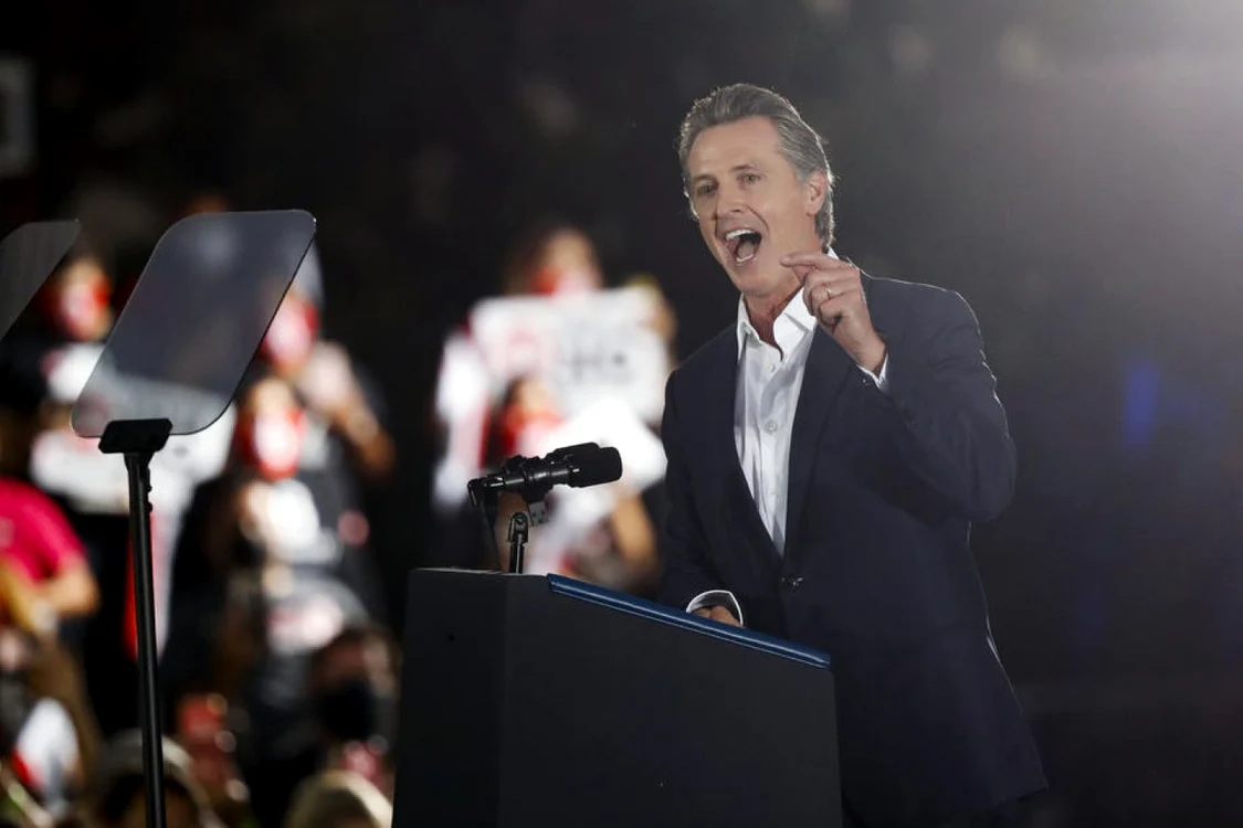 Guvernatorul Californiei, Gavin Newsom, l-a numit „nebun” pe Donald Trump FOTO: EPA EFE