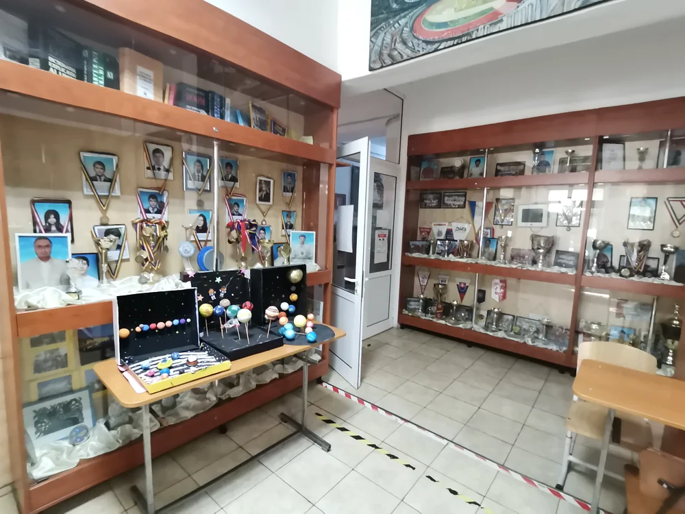 O parte din trofeele adunate de elevii LPS Slatina în ultimii ani FOTO: A. Mitran