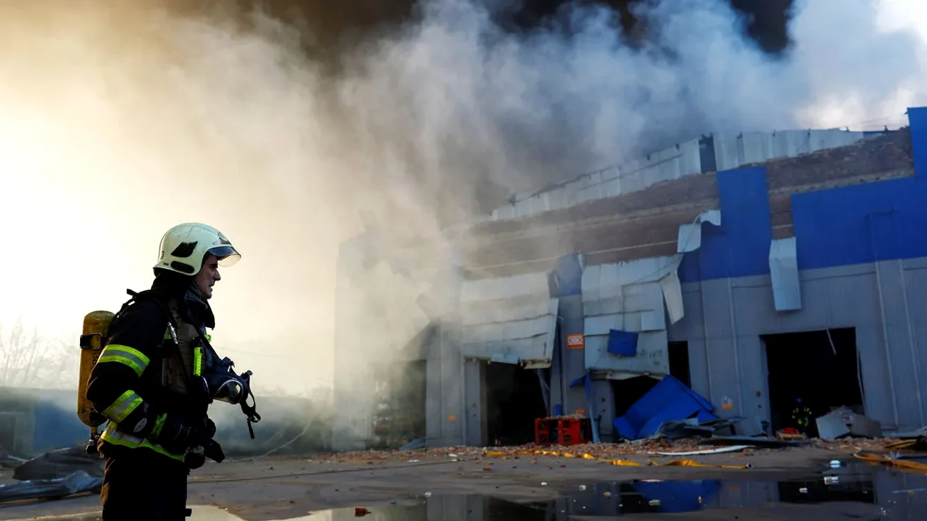 Fabrica a fost bombardată pe 21 august și acum este distrusă complet / Sursa foto: Reuters