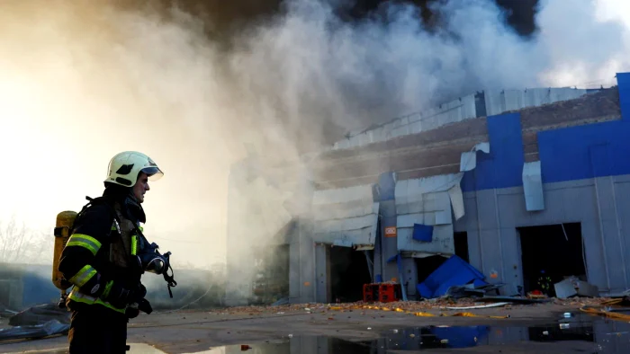 Fabrica a fost bombardată pe 21 august și acum este distrusă complet / Sursa foto: Reuters