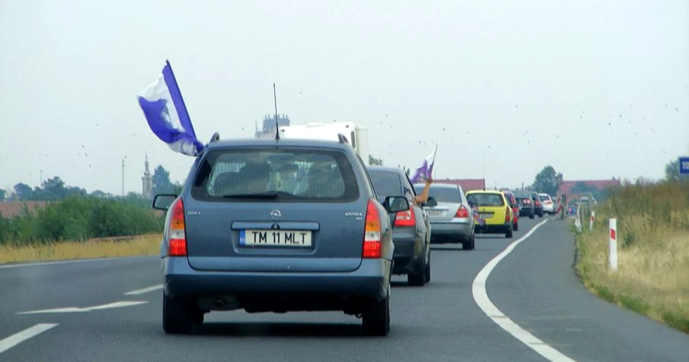 Suporterii alb-violeţi la Leucuşeşti