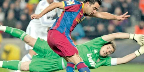 În ciuda plonjonurilor sale, Casillas n-a reuşit să-i oprească pe Xavi şi pe colegii lui 