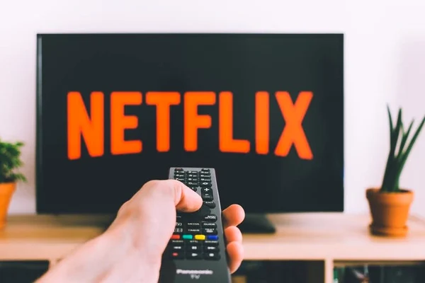 Netflix și YouTube reduc din calitatea serviciilor pentru a nu suprasolicita internetul