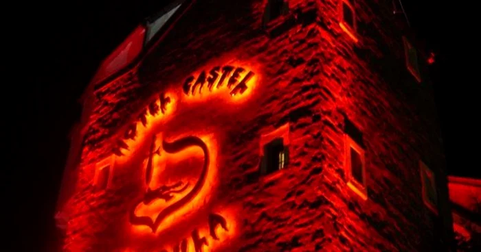 Balul mascat va fi organizat la Castelul Dracula