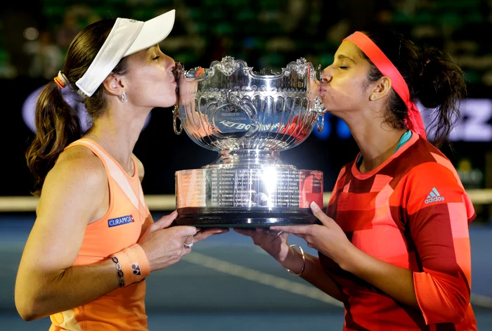 Elveţianca face de ceva vreme un dublu extraordinar cu indianca Sania MirzaFoto: AP