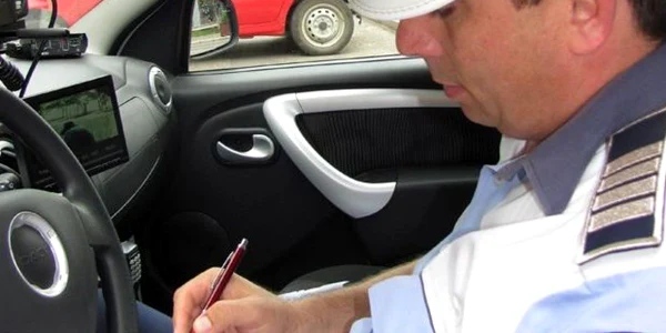 Tânărul s-a ales cu doasr de cercetare penală pentru conducerea pe drumurile publice unui autoturism cu numere false de înmatriculare