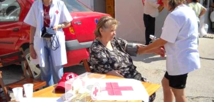 Alba Iulia: Crucea Roşie strânge alimente şi bani pentru nevoiaşi