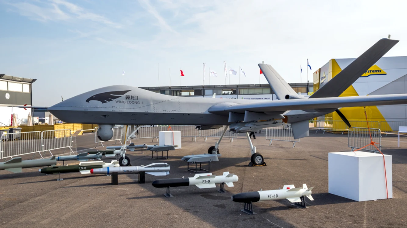 Dronă chinezească și armamentul pe care îl poate transporta. Foto: Shutterstock
