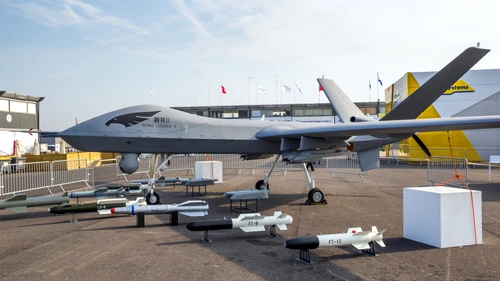 Dronă chinezească și armamentul pe care îl poate transporta. Foto: Shutterstock