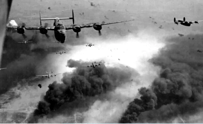 Bombardament în Al Doilea Război Mondial. FOTO: arhivă