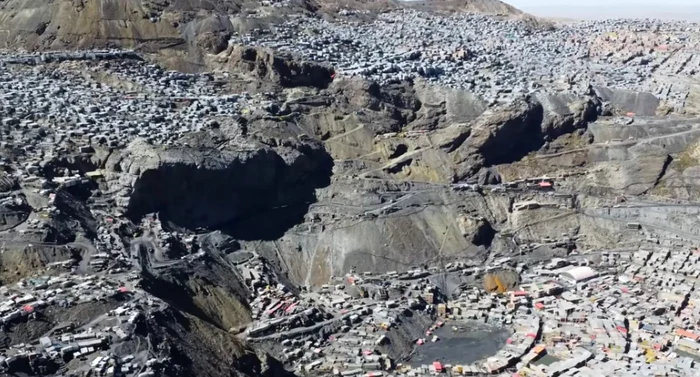 Orașul se află în Munții Anzi / foto: captura Youtube 