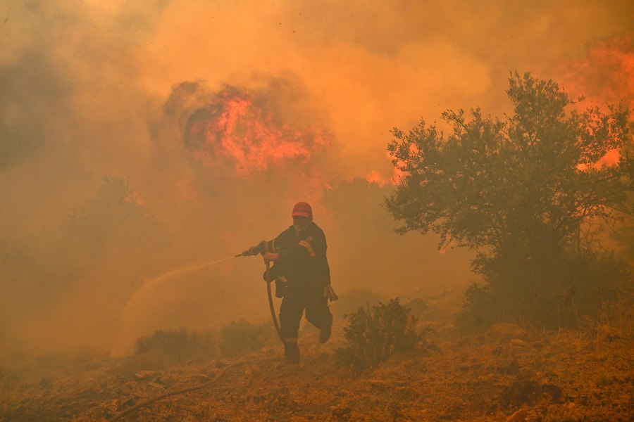 Grecia cere ajutorul UE pentru a lupta cu incendiile masive. Doar pompierii români și cei maltezi îi asistă FOTO VIDEO