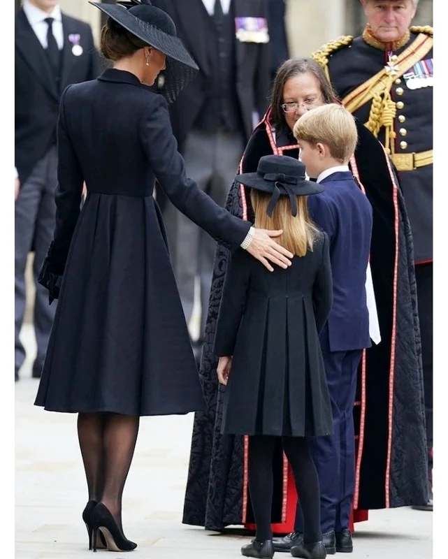 Printesa Kate, Charlotte si George 2 foto Instagram thebritishroyalfirm jpg