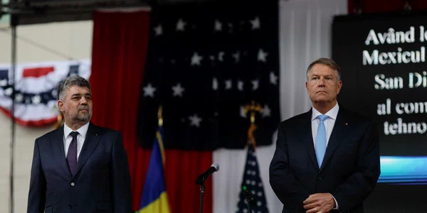 Președintele Klaus Iohannis, premierul Marcel Ciolacu și ambasadorul SUA în România, Kathleen Kavalec, participă la recepția oferită de Ambasada Statelor Unite ale Americii cu ocazia celei de-a 247-a aniversări a Zilei Independenței, în București. FO