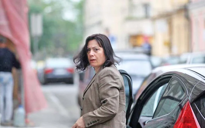 Notarul Safta Criste a legalizat documente false, folosite de escroci