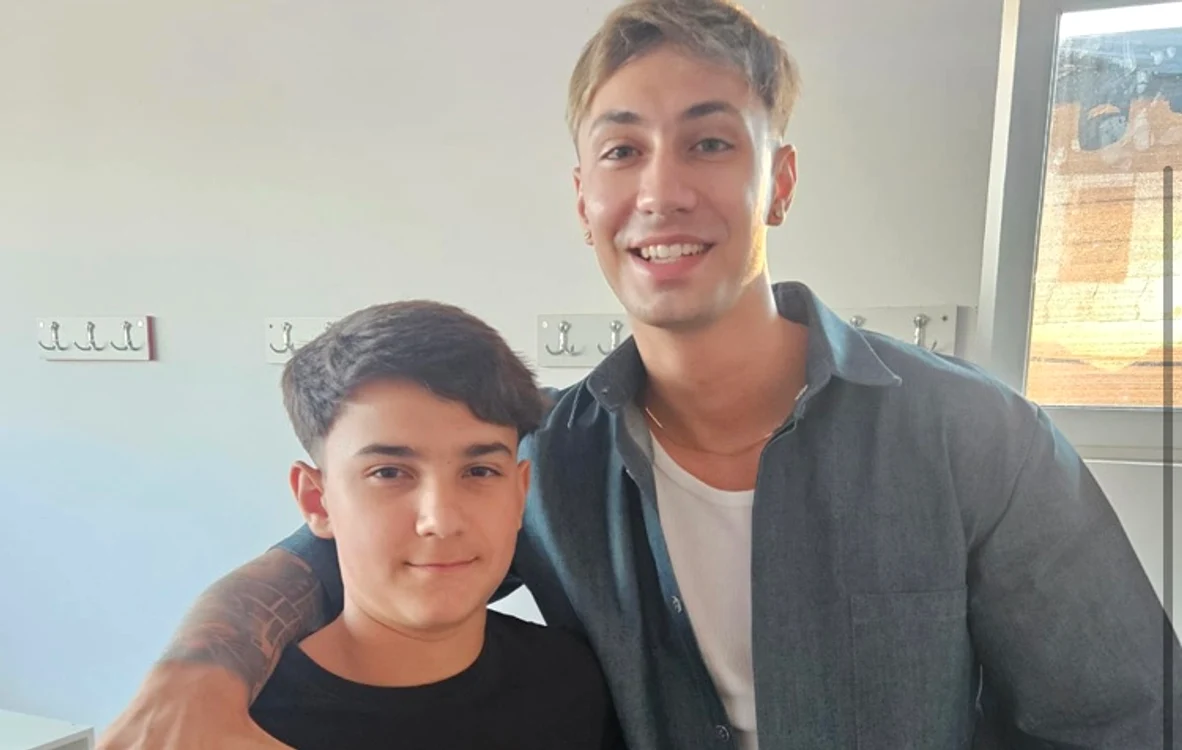 YNY Seby și fanul lui, Andrei foto: Click!