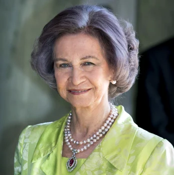 Regina Sofia cu pandantivul cu rubin cabochon. FOTO: Profimedia