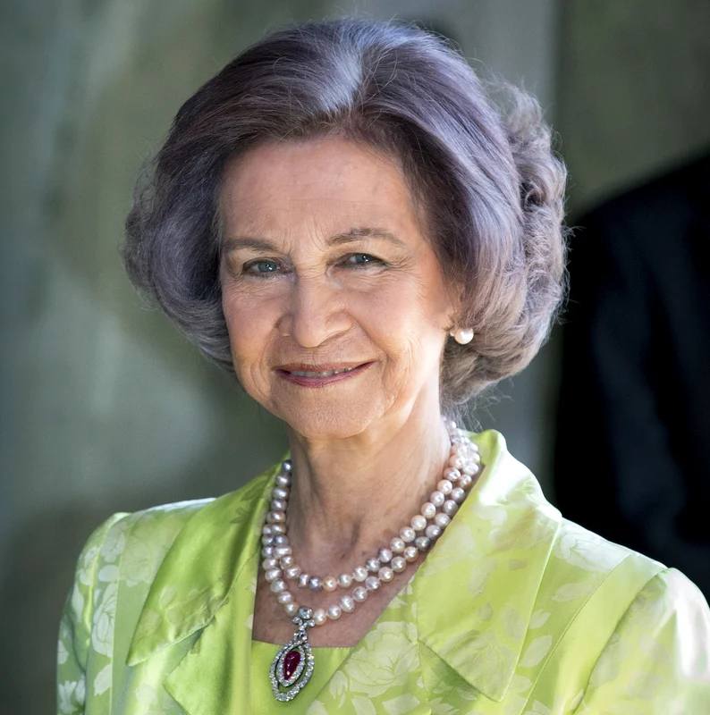 Regina Sofia cu pandantivul cu rubin cabochon. FOTO: Profimedia