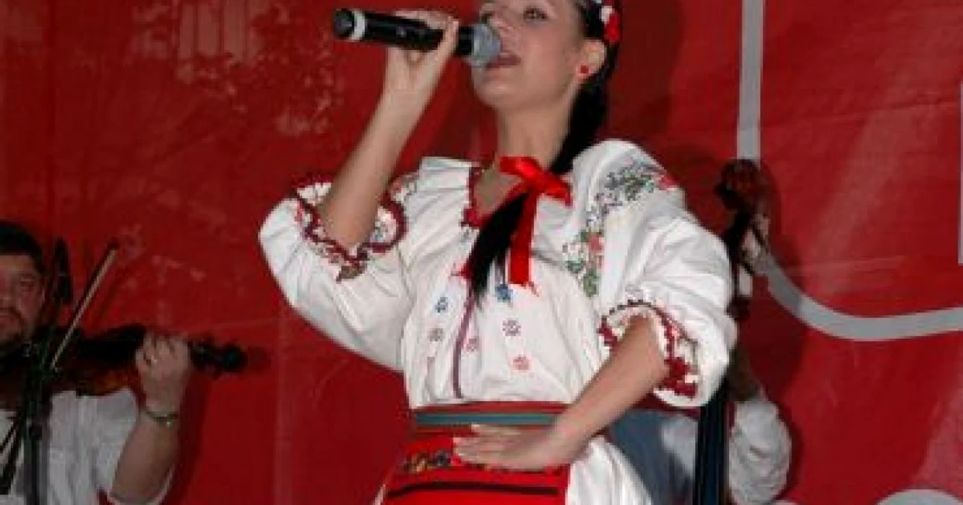 Bistriţa : Cristina Retegan, psihologul de pe scenă (PORTRET)
