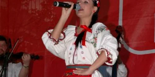 Bistriţa : Cristina Retegan, psihologul de pe scenă (PORTRET)