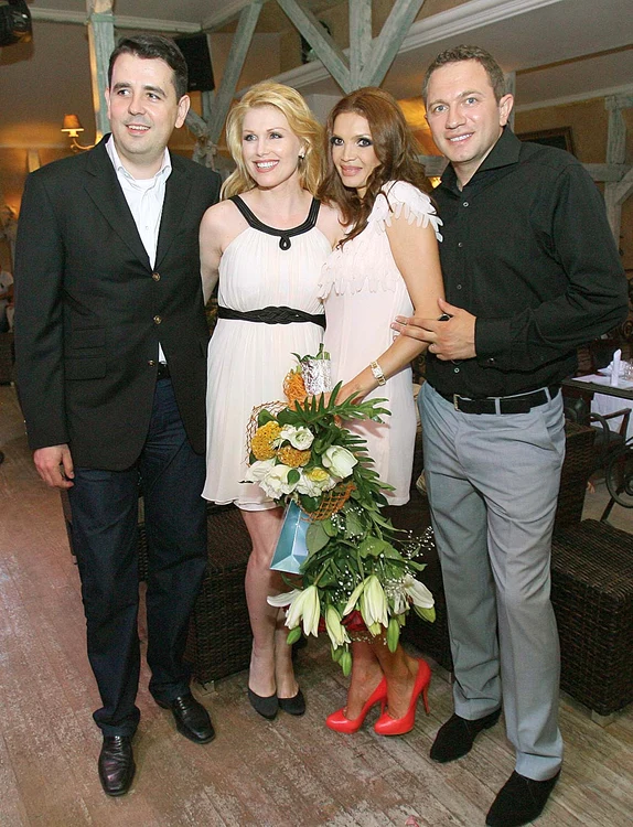 Cântăreţele Cristina Spătar şi Cristina Rus vor merge împreună să-şi viziteze soţii aflaţi în arest