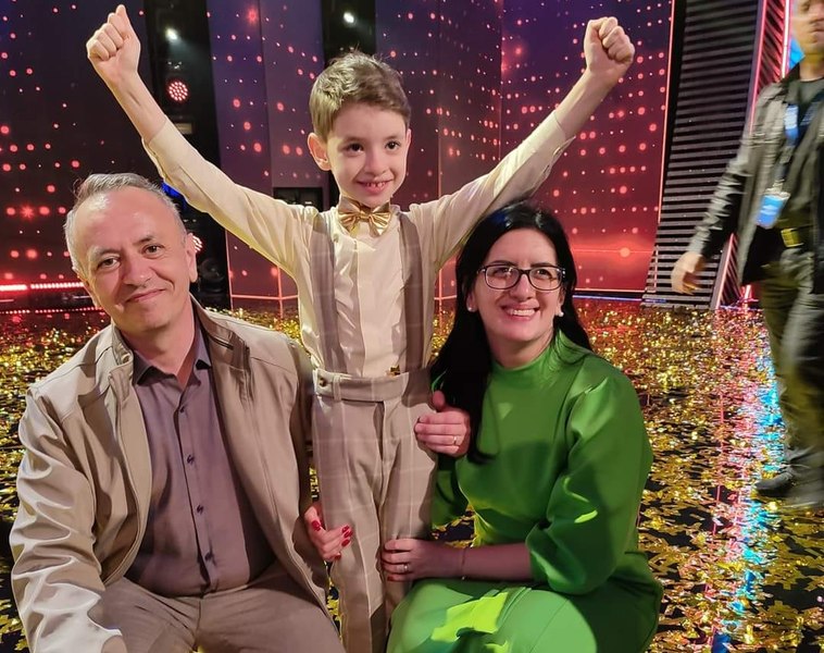 Cine sunt părinții lui Rareș Prisacariu, câștigătorul sezonului 13 „Românii au talent”