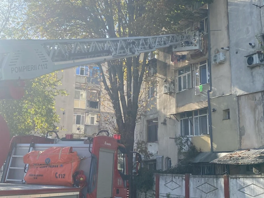 Două scări de bloc au fost evacuate. FOTO: ISU Călărași