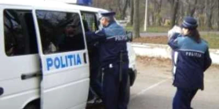 Brăila: Un interlop a fost împuşcat din greşeală în gât de poliţişti