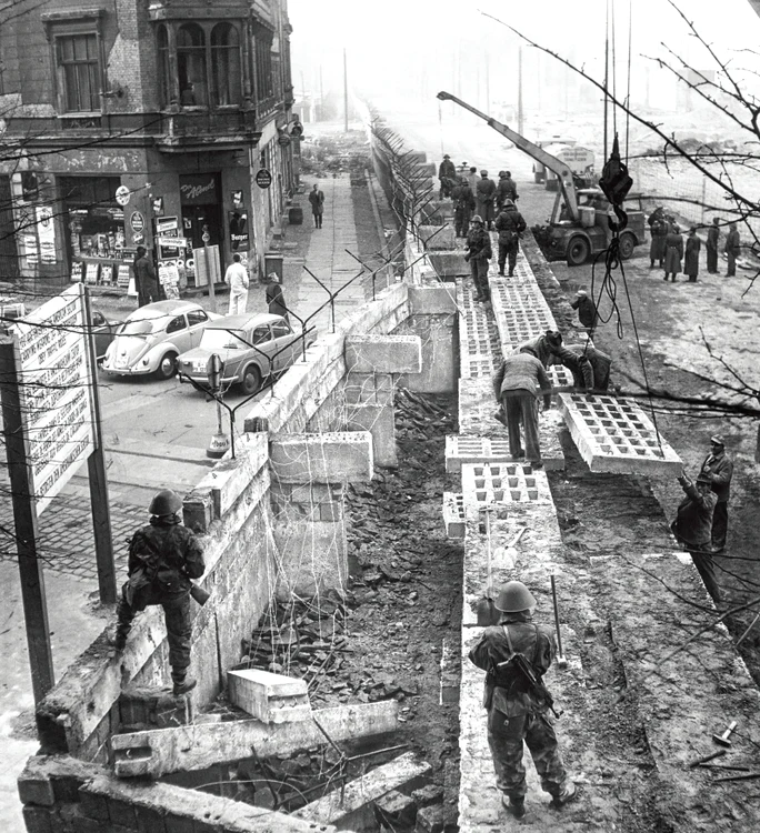 Ridicarea Zidului Berlinului jpg jpeg