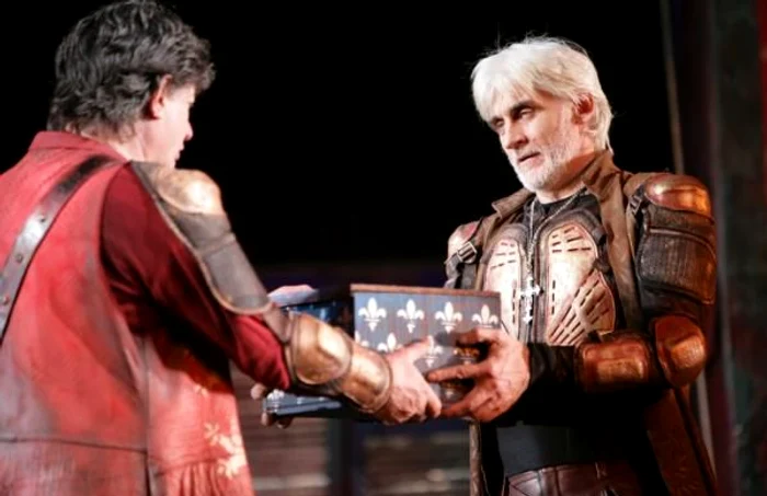 
    Mircea Anca poartă o mască de protecţie zilnicFoto Click! de la Prima Tv  